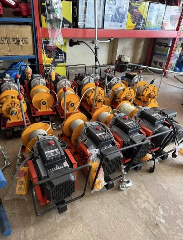 Monkey Lift / Mini Crane Mixer for Sale in Mandi Bahauddin
