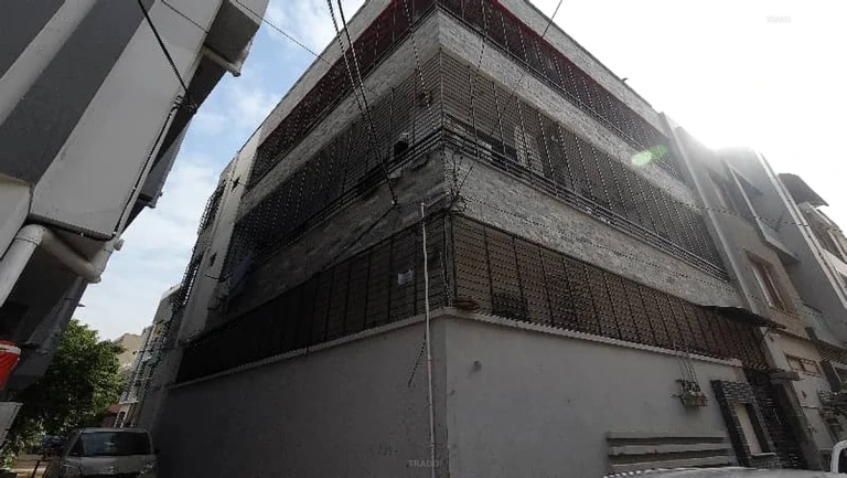 4 Bed Dd 2nd Portion with Roof for Sale in Gulshan, Karachi